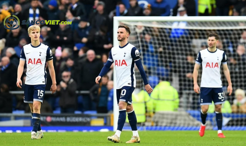 Tottenham đang chạm đáy của cả phong độ lẫn tinh thần đội bóng.