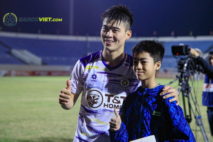 Cá nhân Duy Mạnh muốn cơ sở vật chất của V-League được cải thiện. (Ảnh: HNFC)