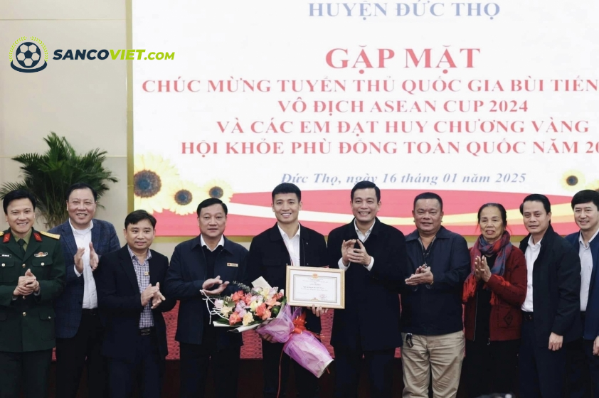 Nghĩa cử cao đẹp của Bùi Tiến Dũng sau khi được vinh danh