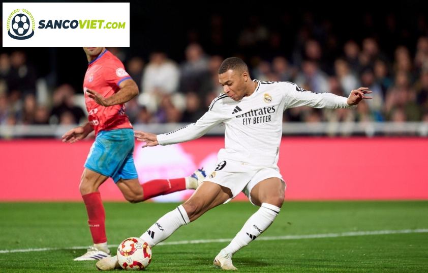 Mbappe được tung vào sân trong hiệp 2 (Ảnh: Getty).