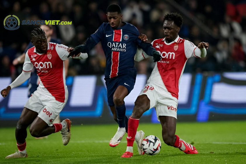 Phong độ chói sáng của Dembele giúp PSG tiếp tục thống trị tại Ligue 1 (Ảnh: Getty).